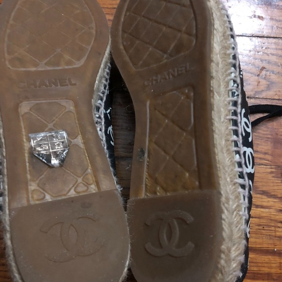 Authentic Chanel cc print sneakers - Picture 2 of 3